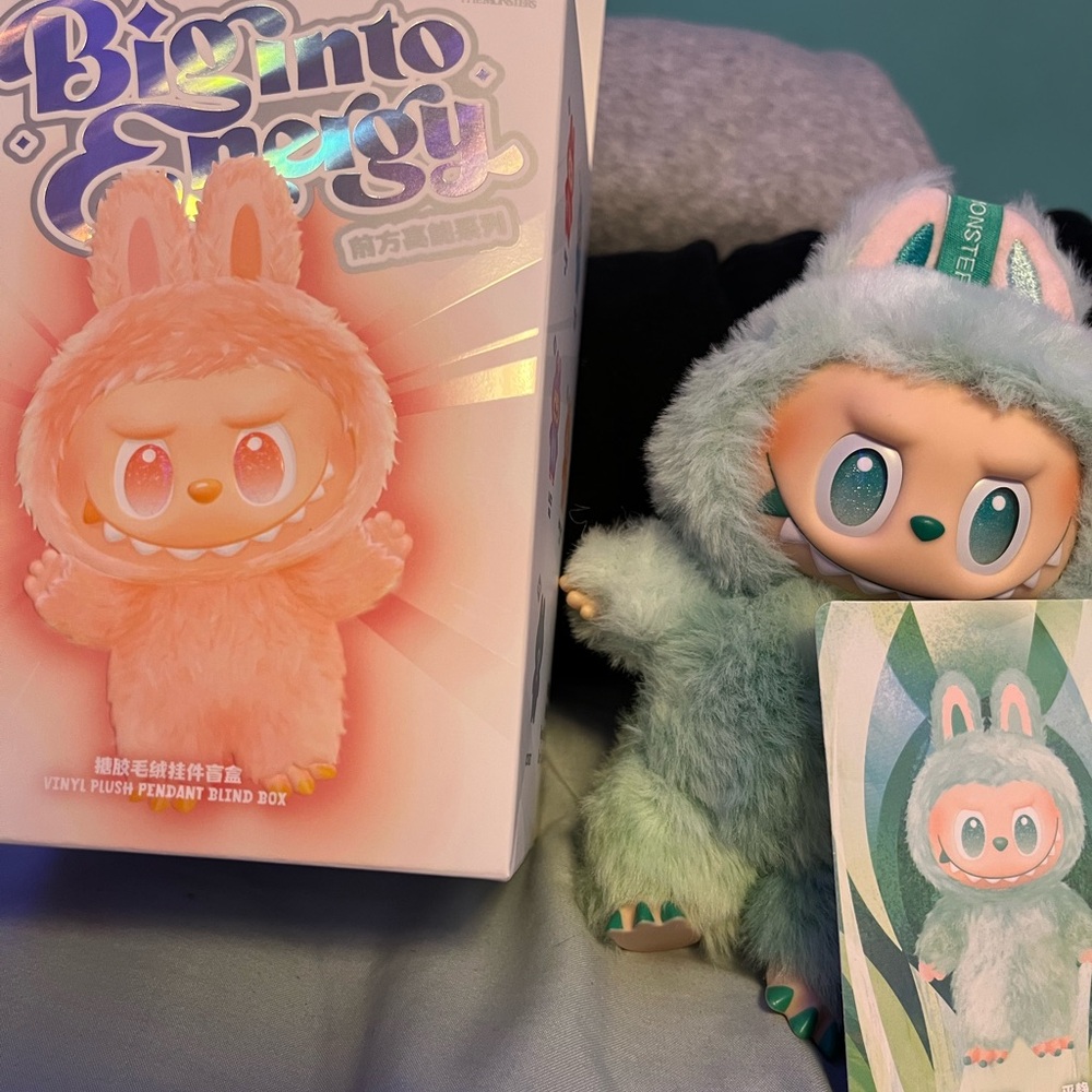 Labubu Big Into Energy (Serenity)